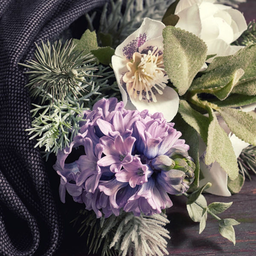 Winter Wonderland: Crafting the Perfect Floral Arrangements for a Cozy Season